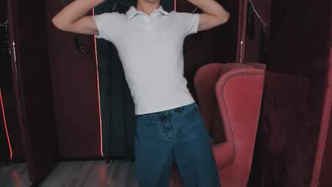 Snapshot of larry_project chatting on November 1, 2025, 2:02 am Larry online show from November 1, 2025, 2:02 am