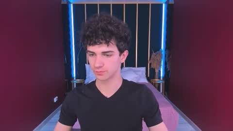 Snapshot of larry_project chatting on November 9, 2025, 9:02 pm Larry online show from November 9, 2025, 9:02 pm