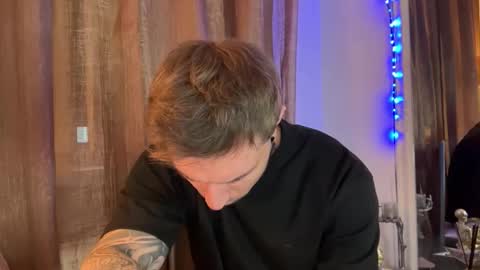 Snapshot of larsskeet chatting on November 25, 2025, 2:39 pm larsskeet online show from November 25, 2025, 2:39 pm