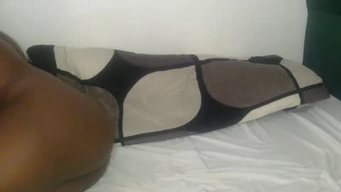 larvy12 online show from March 27, 2026, 12:05 pm