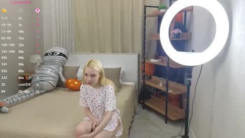 Emilia for my friends Amy online show from November 7, 2025, 1:05 am