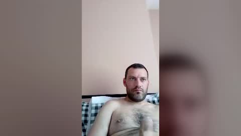 Snapshot of laszloszilagyi925 chatting on June 18, 2026, 2:43 pm laszloszilagyi925 online show from June 18, 2026, 2:43 pm