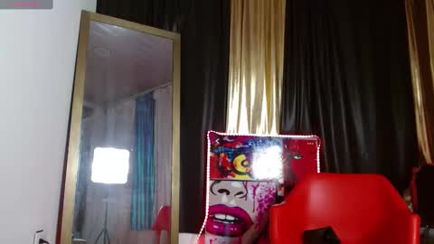 Snapshot of latex_rose_daniels chatting on December 18, 2024, 10:57 pm ROSE online show from December 18, 2024, 10:57 pm