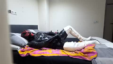 Snapshot of latexboy1986 chatting on June 20, 2026, 1:47 pm latex boy 38 online show from June 20, 2026, 1:47 pm