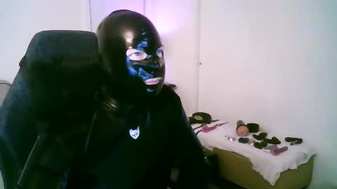 latexminheadroom online show from December 20, 2025, 2:51 am