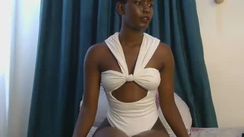 latiffaah_xx online show from January 11, 2026, 11:48 am