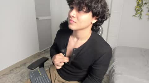 Snapshot of latin_beastx chatting on June 17, 2026, 8:10 pm latin_beastx online show from June 17, 2026, 8:10 pm
