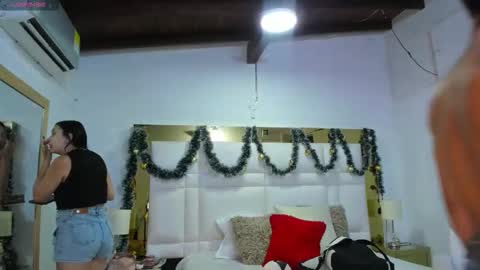 Johana y Santiago online show from November 18, 2025, 8:02 pm