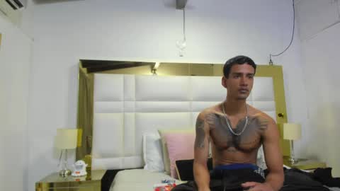 Johana y Santiago online show from May 2, 2026, 3:33 am