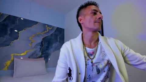 crissex  online show from October 18, 2025, 12:06 pm