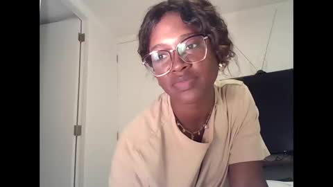 latina033 online show from October 26, 2025, 11:53 pm