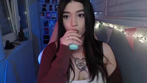 miiiiiiaaaa online show from March 4, 2025, 1:06 pm