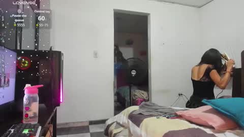 Snapshot of latinaastepmomm chatting on October 26, 2025, 10:04 pm angelina online show from October 26, 2025, 10:04 pm