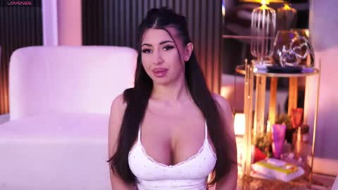 Latina online show from April 24, 2026, 6:21 pm