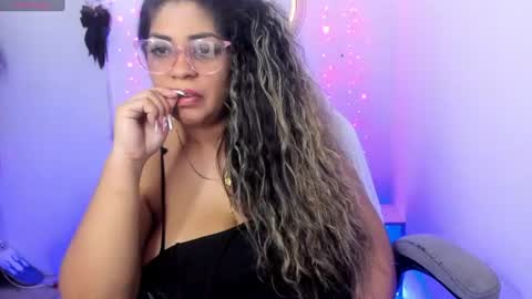 Snapshot of latinamav22 chatting on July 5, 2026, 4:19 am latinamav22 online show from July 5, 2026, 4:19 am