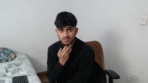 Snapshot of latinbunny7779 chatting on December 4, 2024, 1:14 am camilo online show from December 4, 2024, 1:14 am