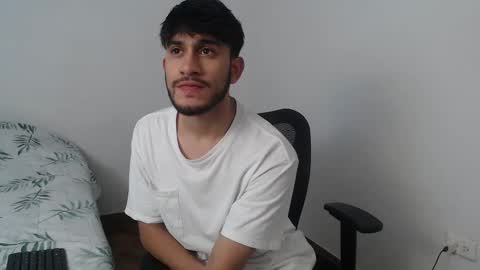 Snapshot of latinbunny7779 chatting on December 6, 2024, 9:57 pm camilo online show from December 6, 2024, 9:57 pm