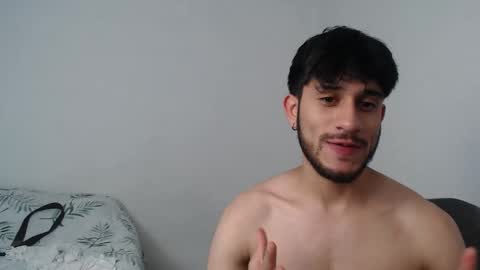 Snapshot of latinbunny7779 chatting on December 15, 2024, 6:29 am camilo online show from December 15, 2024, 6:29 am