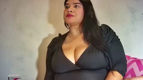 latincurvy1992 online show from February 27, 2025, 4:09 am