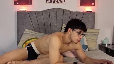 Snapshot of latinguyxl chatting on February 23, 2026, 2:31 am Logan online show from February 23, 2026, 2:31 am