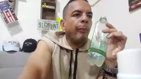 Snapshot of latinmartin254 chatting on October 18, 2025, 2:03 am latinmartin254 online show from October 18, 2025, 2:03 am