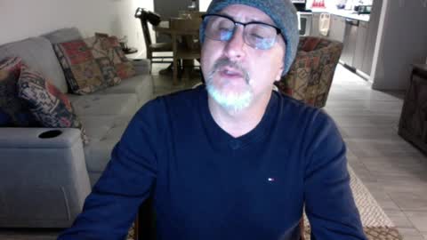 Snapshot of latinnous chatting on December 4, 2024, 6:00 am QS - INDEPENDENT MODEL online show from December 4, 2024, 6:00 am