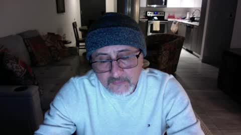 Snapshot of latinnous chatting on December 9, 2024, 2:24 am QS - INDEPENDENT MODEL online show from December 9, 2024, 2:24 am