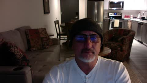 Snapshot of latinnous chatting on December 17, 2024, 4:56 am QS - INDEPENDENT MODEL online show from December 17, 2024, 4:56 am