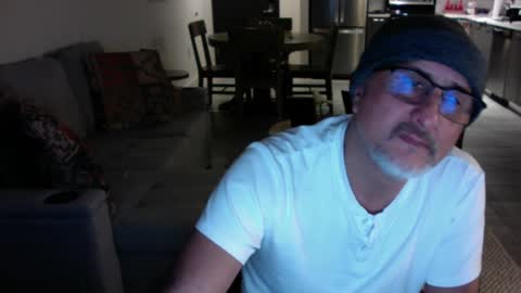 Snapshot of latinnous chatting on December 17, 2024, 8:01 am QS - INDEPENDENT MODEL online show from December 17, 2024, 8:01 am