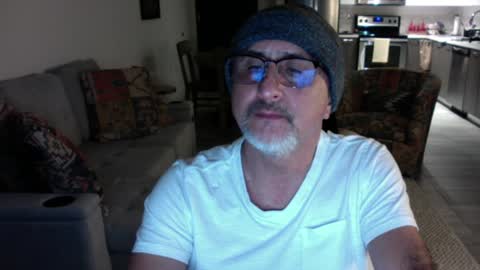 Snapshot of latinnous chatting on December 19, 2024, 4:23 am QS - INDEPENDENT MODEL online show from December 19, 2024, 4:23 am