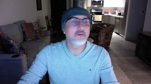 Snapshot of latinnous chatting on December 21, 2024, 10:40 pm QS - INDEPENDENT MODEL online show from December 21, 2024, 10:40 pm