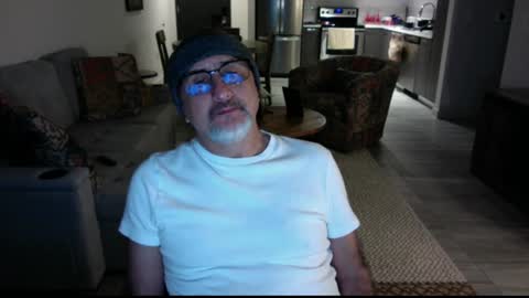 Snapshot of latinnous chatting on December 24, 2024, 7:06 am QS - INDEPENDENT MODEL online show from December 24, 2024, 7:06 am