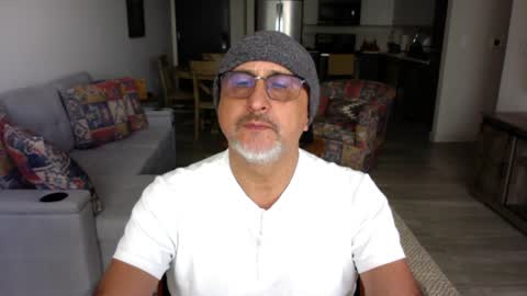 Snapshot of latinnous chatting on January 19, 2025, 6:21 pm QS - INDEPENDENT MODEL online show from January 19, 2025, 6:21 pm