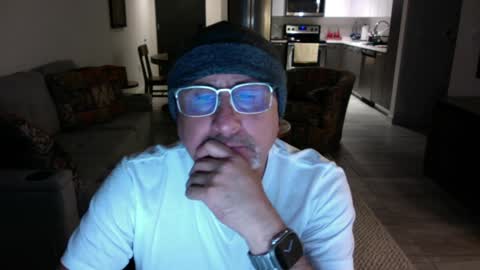 Snapshot of latinnous chatting on January 21, 2025, 6:22 am QS - INDEPENDENT MODEL online show from January 21, 2025, 6:22 am