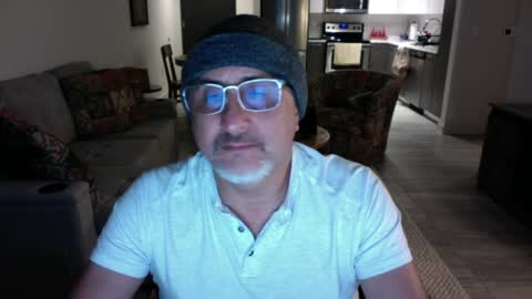 Snapshot of latinnous chatting on January 22, 2025, 6:10 am QS - INDEPENDENT MODEL online show from January 22, 2025, 6:10 am