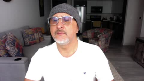 Snapshot of latinnous chatting on February 2, 2025, 4:54 pm QS - INDEPENDENT MODEL online show from February 2, 2025, 4:54 pm