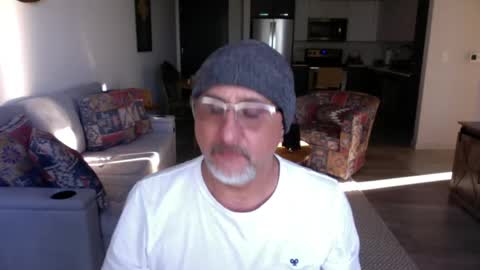 Snapshot of latinnous chatting on February 9, 2025, 10:21 pm QS - INDEPENDENT MODEL online show from February 9, 2025, 10:21 pm