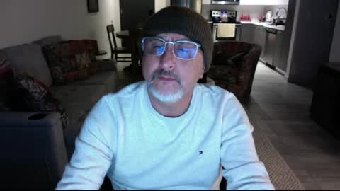 Snapshot of latinnous chatting on February 17, 2025, 5:14 am QS - INDEPENDENT MODEL online show from February 17, 2025, 5:14 am