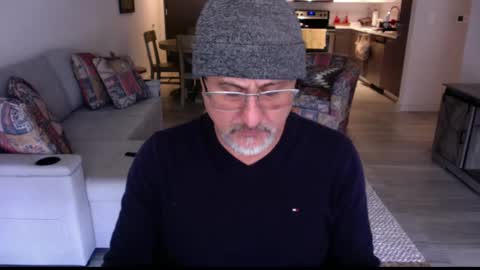 Snapshot of latinnous chatting on February 23, 2025, 8:33 pm QS - INDEPENDENT MODEL online show from February 23, 2025, 8:33 pm