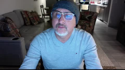 Snapshot of latinnous chatting on February 24, 2025, 3:55 am QS - INDEPENDENT MODEL online show from February 24, 2025, 3:55 am