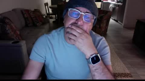 Snapshot of latinnous chatting on February 27, 2025, 8:17 am QS - INDEPENDENT MODEL online show from February 27, 2025, 8:17 am