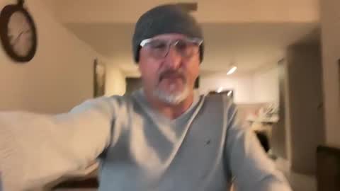 Snapshot of latinnous chatting on March 9, 2025, 11:35 pm QS - INDEPENDENT MODEL online show from March 9, 2025, 11:35 pm