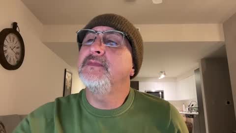 Snapshot of latinnous chatting on March 10, 2025, 6:16 am QS - INDEPENDENT MODEL online show from March 10, 2025, 6:16 am