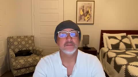 Snapshot of latinnous chatting on October 14, 2025, 4:24 am QS - INDEPENDENT MODEL online show from October 14, 2025, 4:24 am