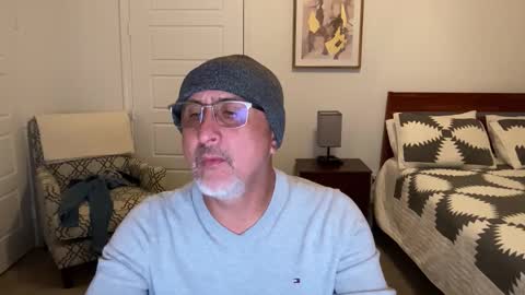 Snapshot of latinnous chatting on October 16, 2025, 2:34 am QS - INDEPENDENT MODEL online show from October 16, 2025, 2:34 am