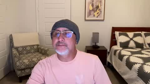 Snapshot of latinnous chatting on October 17, 2025, 3:42 am QS - INDEPENDENT MODEL online show from October 17, 2025, 3:42 am