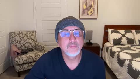 Snapshot of latinnous chatting on October 18, 2025, 5:54 am QS - INDEPENDENT MODEL online show from October 18, 2025, 5:54 am