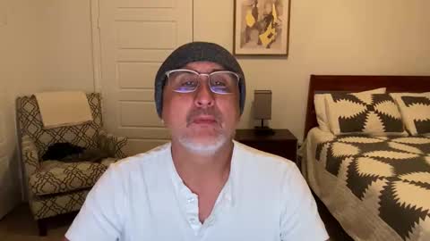 Snapshot of latinnous chatting on October 20, 2025, 2:34 am QS - INDEPENDENT MODEL online show from October 20, 2025, 2:34 am