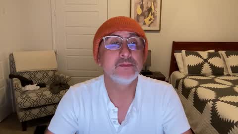 Snapshot of latinnous chatting on October 22, 2025, 2:45 am QS - INDEPENDENT MODEL online show from October 22, 2025, 2:45 am