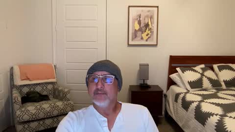 Snapshot of latinnous chatting on October 23, 2025, 5:40 am QS - INDEPENDENT MODEL online show from October 23, 2025, 5:40 am